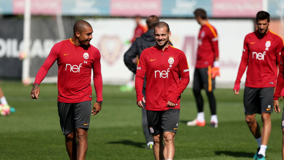 G.Saray'da Sneijder sevinci!