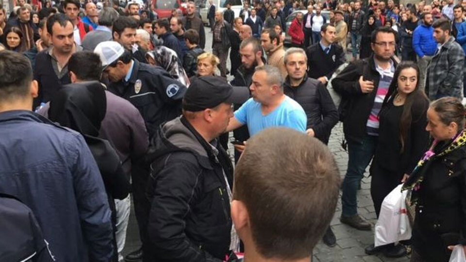 Epilasyon broşürü dağıtılıyor diye...