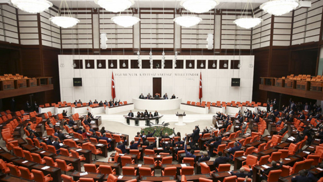 Emekliyken çalışan milletvekilinin maaşı 26.6 bin TL olacak
