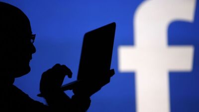 Facebook'ta yaptığı 'beğeni', bakanlıktan etti