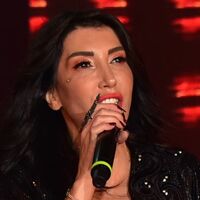 Tektaşını yanağında taşıyor!