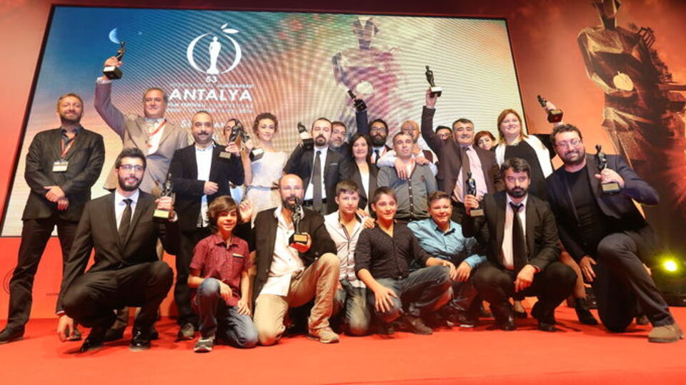 Tarık Akan'a mönülü anma