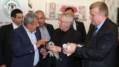 Yıldırım'a güvercin hediye edildi