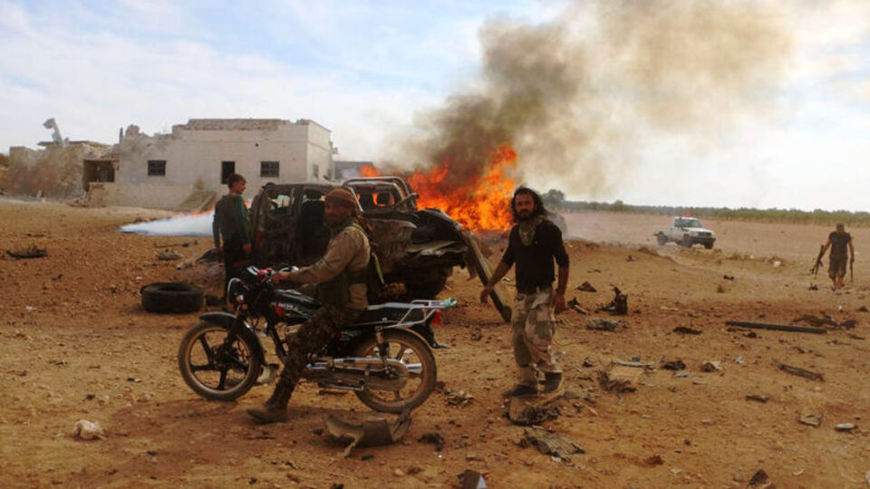 Esad rejimi ve PYD, ÖSO'yu vurdu