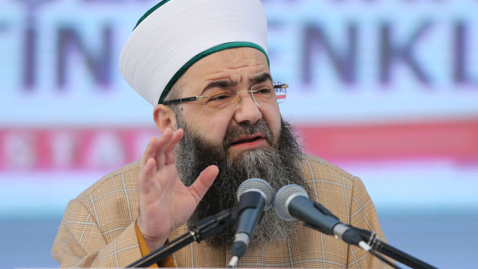 "İbn-i Sina ve Farabi kafirdir"