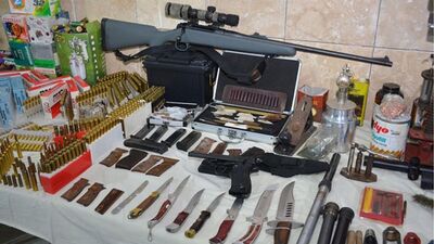 Evi cephaneliğe çevirmişler!