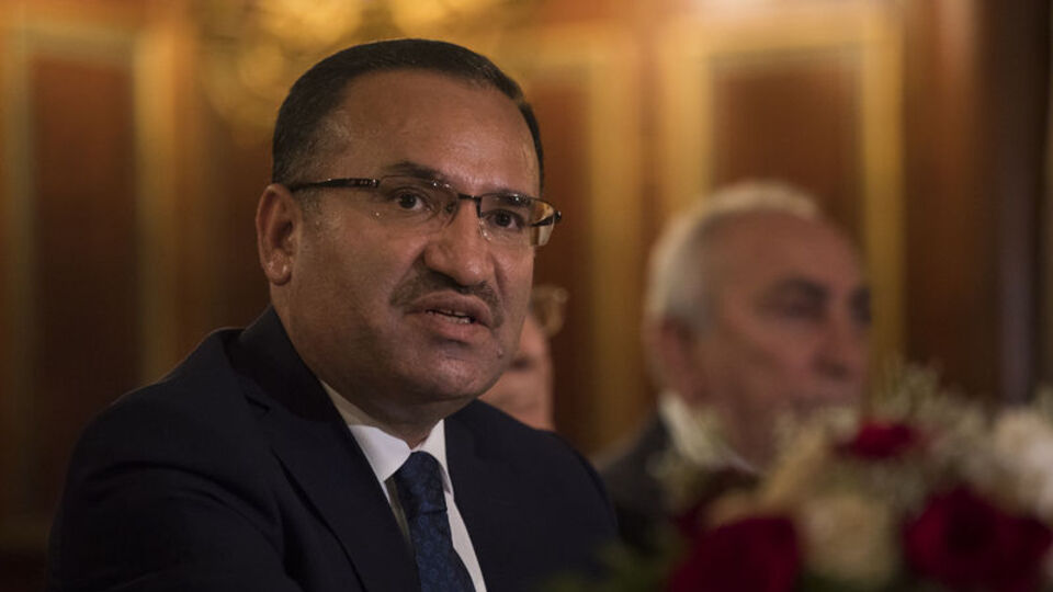 Bozdağ: Basın kartı bulunan iki tutuklu var