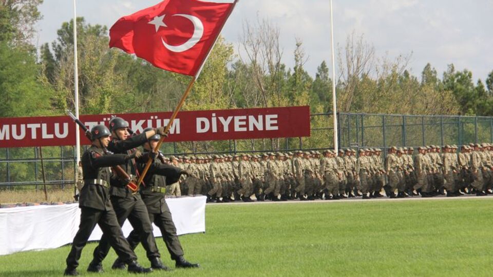 Artık garnizon komutanları törenlerde yer almayacak