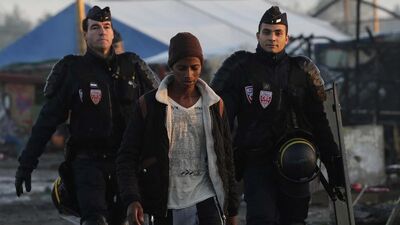 Tahliye edilen kampta 90 sığınmacıya gözaltı