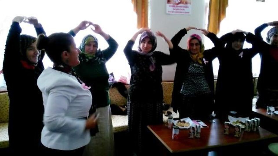 Köylü kadınlara meme kanserine yönelik tatbikatlı anlatım