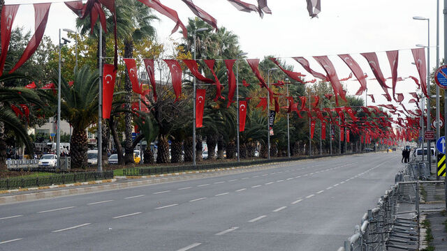 İstanbul'da bazı yollar trafiğe kapatıldı