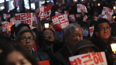 Güney Kore halkı sokaklarda