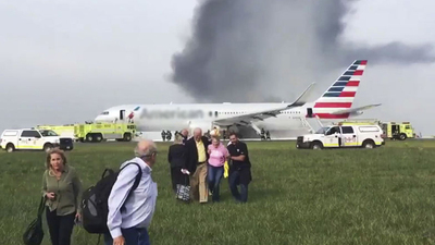 ABD'de yolcu uçağı alev alev yandı