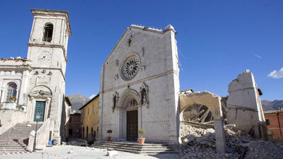 Zemin 70 santimetreye kadar çöktü!