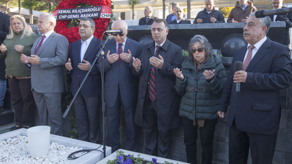 Erdal İnönü mezarı başında anıldı