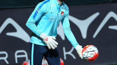 Milli kaleci imzayı attı