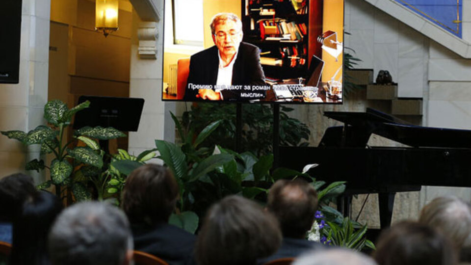 Rusya'dan Orhan Pamuk'a ödül