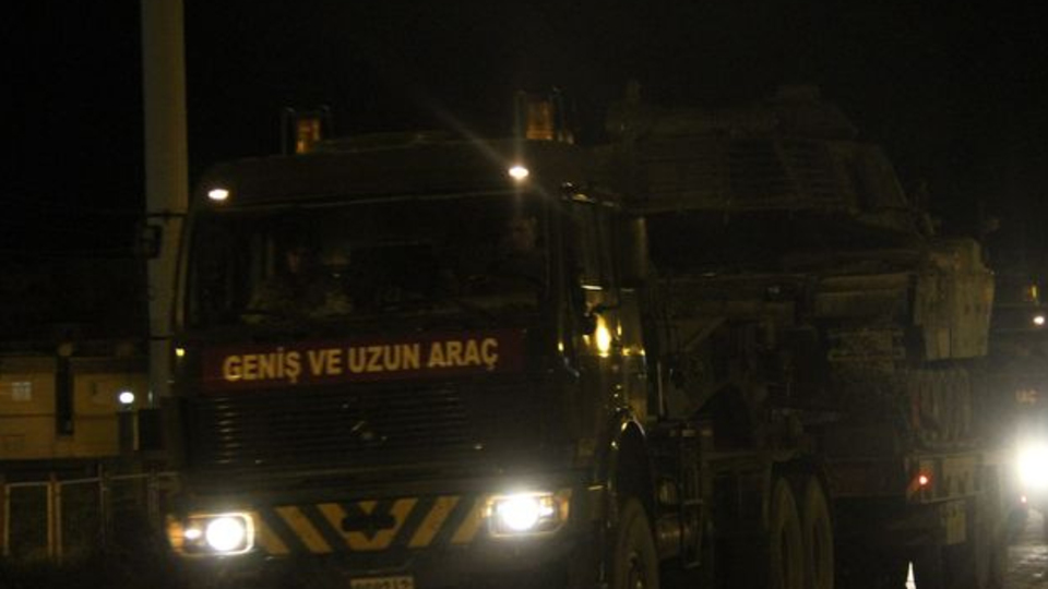 Tanklar ve zırhlı araçlar Silopi'ye giriş yaptı