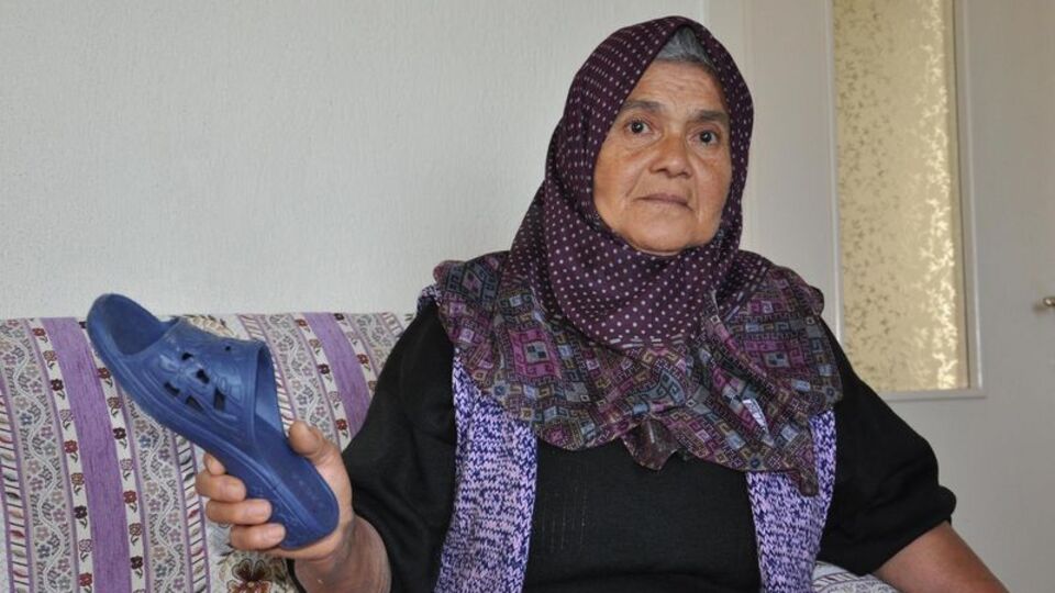 Annenin oğluna fırlattığı naylon terlik 'silah' sayıldı