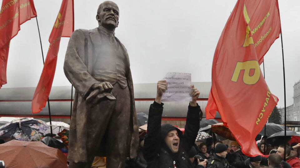 Belarus'ta Lenin heykeli dikildi