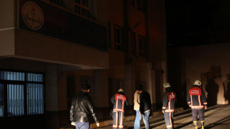 İstanbul'da okula molotoflu saldırı!