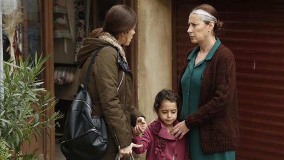 Turna, geçmişini bilen biriyle karşılaşır