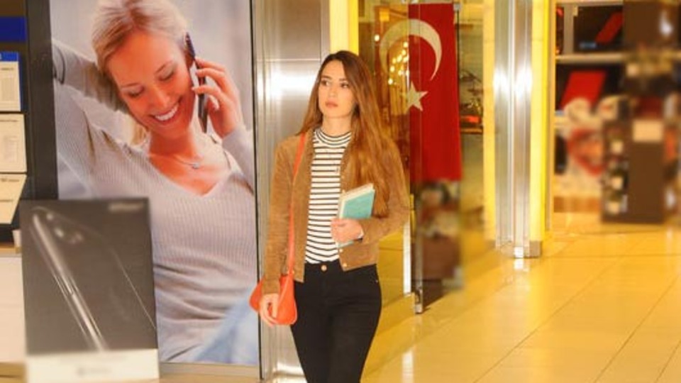 Okul çıkışında kitap alışverişi