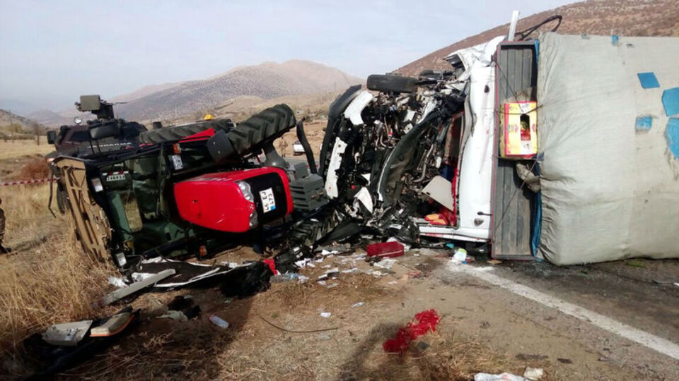 Genç anne ve bebeği feci kazada can verdi!