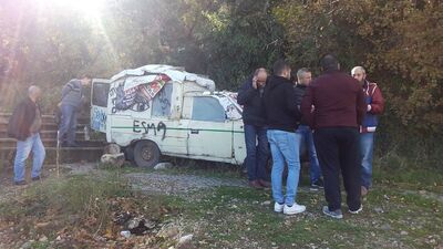 30 yıldır yaşadığı kamyonetin kasasında öldü