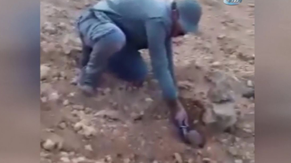 ÖSO komutanı mayını eliyle çıkardı