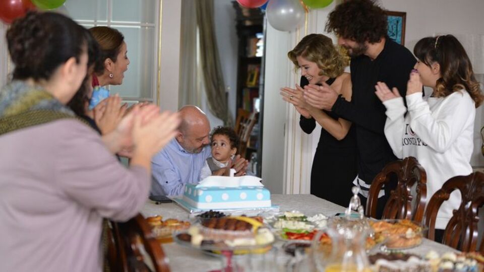 Zeynep, Cem kozunu kullanıyor!