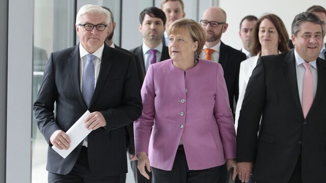 Steinmeier Almanya cumhurbaşkanlığına resmen aday