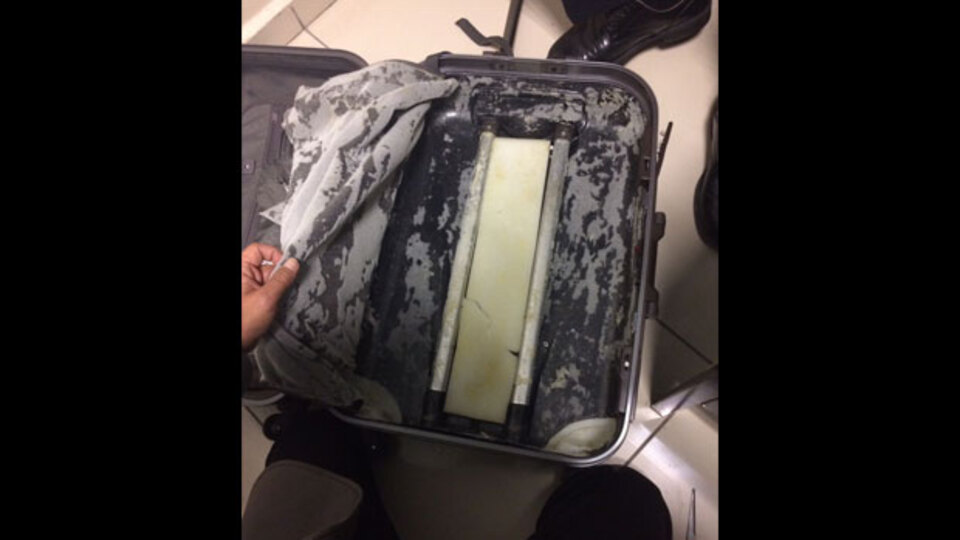 Valizin alt kısmına preslenmiş...