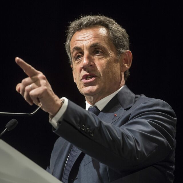 Sarkozy: "Bu soruyu sormaya utanmıyor musunuz?"