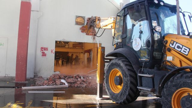 İzmir'deki gerilim yıkımla sonuçlandı