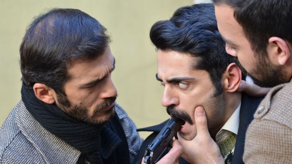 Ömer, bombacının peşinde!