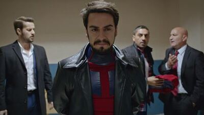 "Kimsin sen Murat? Bana neden yardım ediyorsun?"