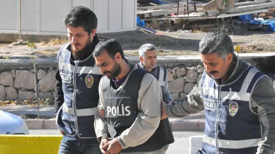 Oğlunu sadece bir dakika görebilmek için canından oldu!