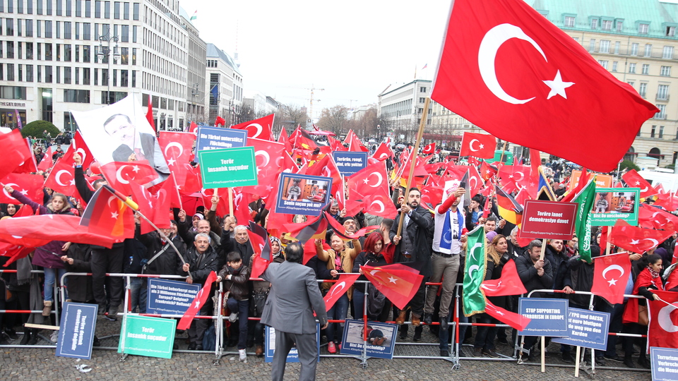 Fransa'da PKK'lılardan alçak saldırı
