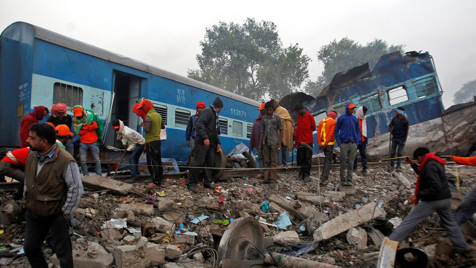 Hindistan'daki tren kazasında bilanço artıyor!