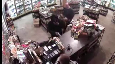 Market sahibi, hırsızı şoke etti!