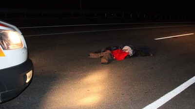 Vicdansız sürücüyü yere düşen plaka ele verdi