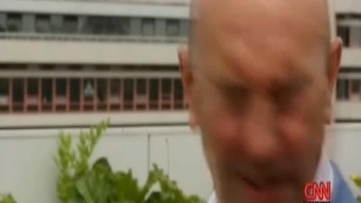 Canlı yayında arı gözünden soktu