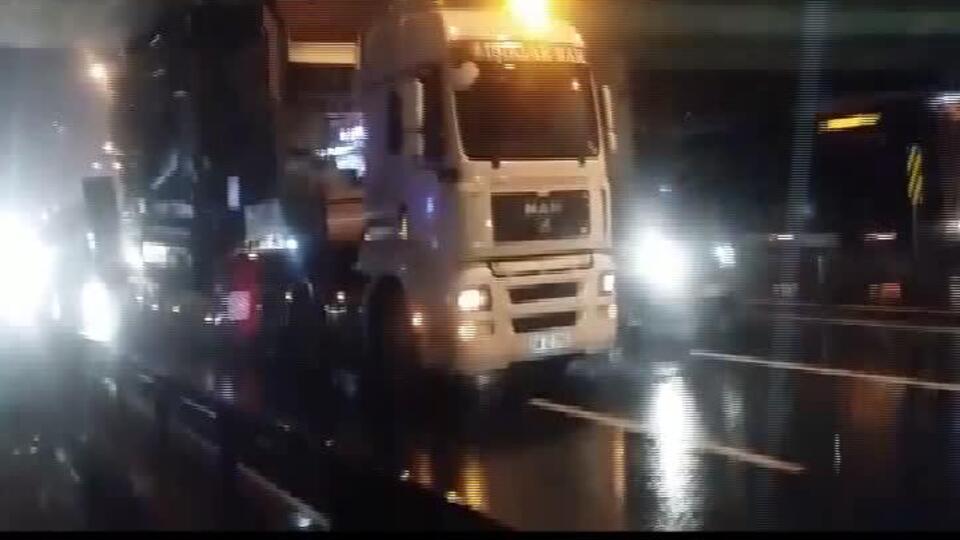 İstanbul'u önce kaza sonra yağmur felç etti