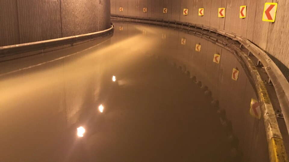 İstanbul'da otogara giden alt geçidi su bastı