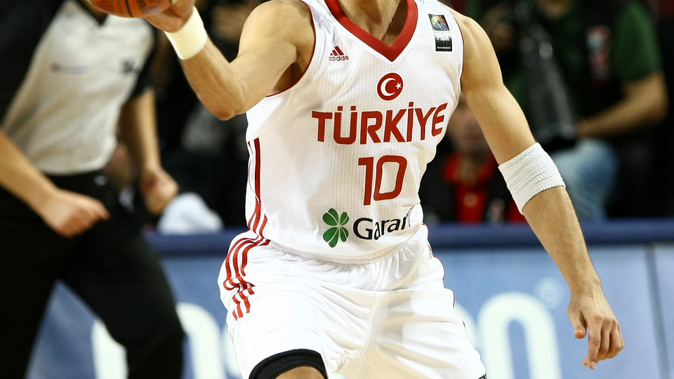 Milli yıldız basketbolu bıraktı