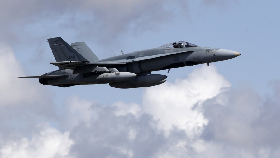 Kanada'da savaş uçağı düştü!