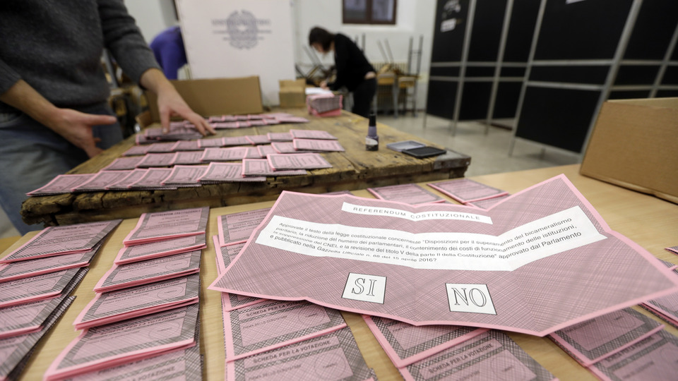 İtalya'da referandum sonrası Başbakan'dan istifa!