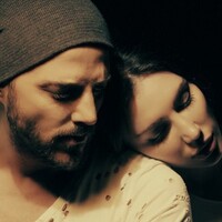 Eski eşinin benzerini buldu