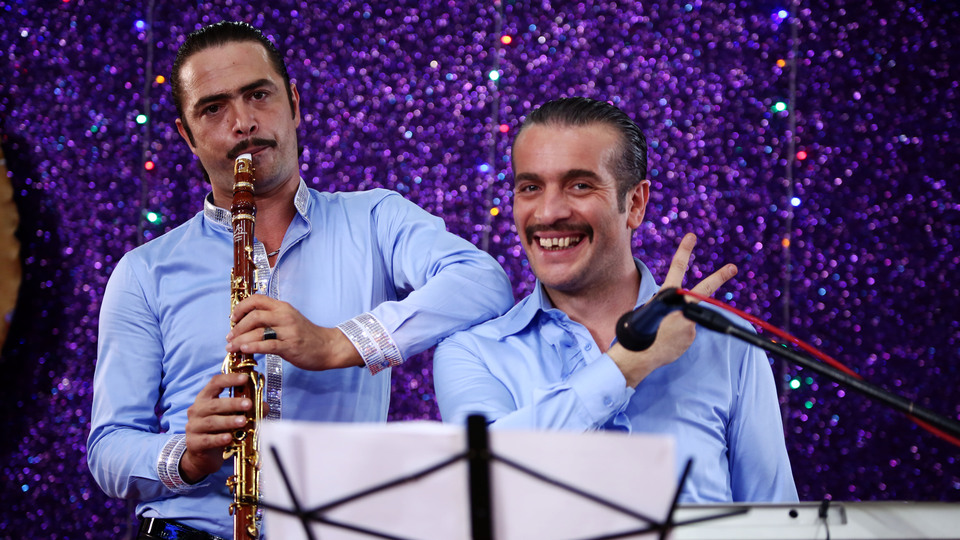 Film için 14 şarkı söylediler